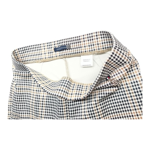 Tommy Hilfiger Plaid pull on skinny leg Trousers in Black, White, and Tan - Picture 2 of 9